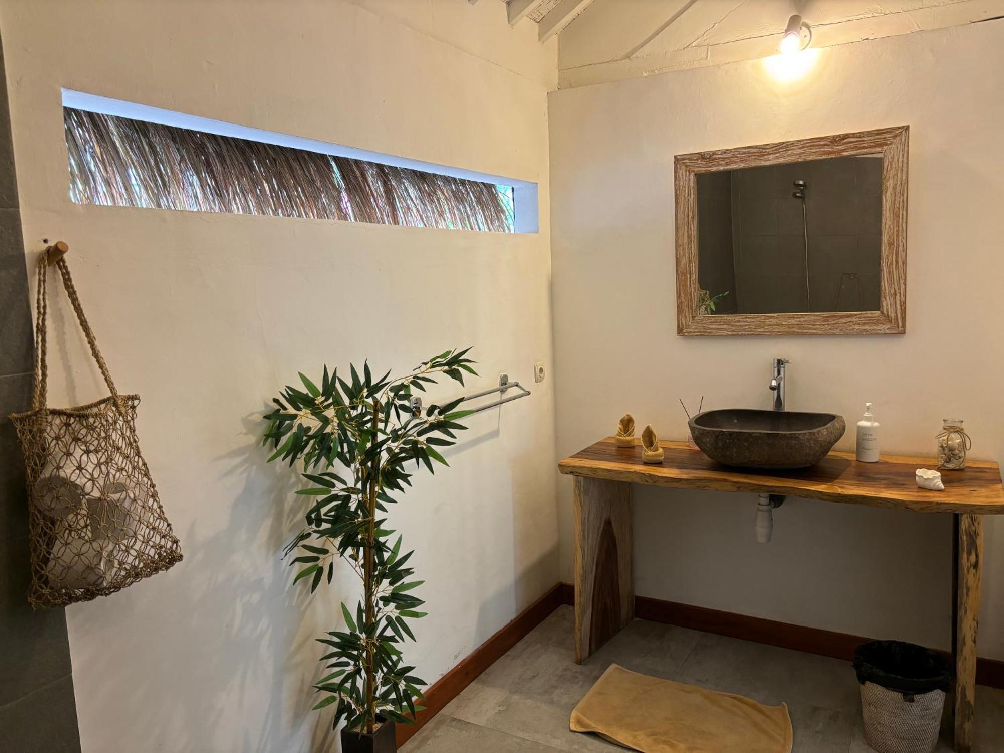 Villa Oceane Gili Air Exterior photo
